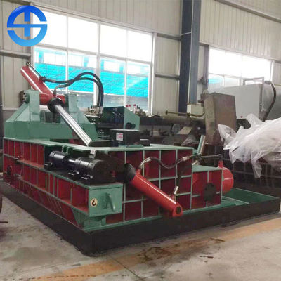 2000KG/M3 η πυκνότητα δεμάτων αναποδογυρίζει έξω την υδραυλική πρέσα απορρίματος