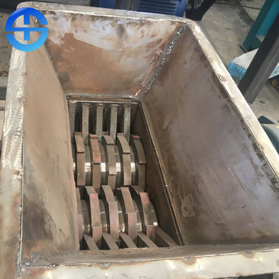 500 kg/H δύναμης ενιαίος καταστροφέας εγγράφων άξονων 30 KW για τα απορρίματα